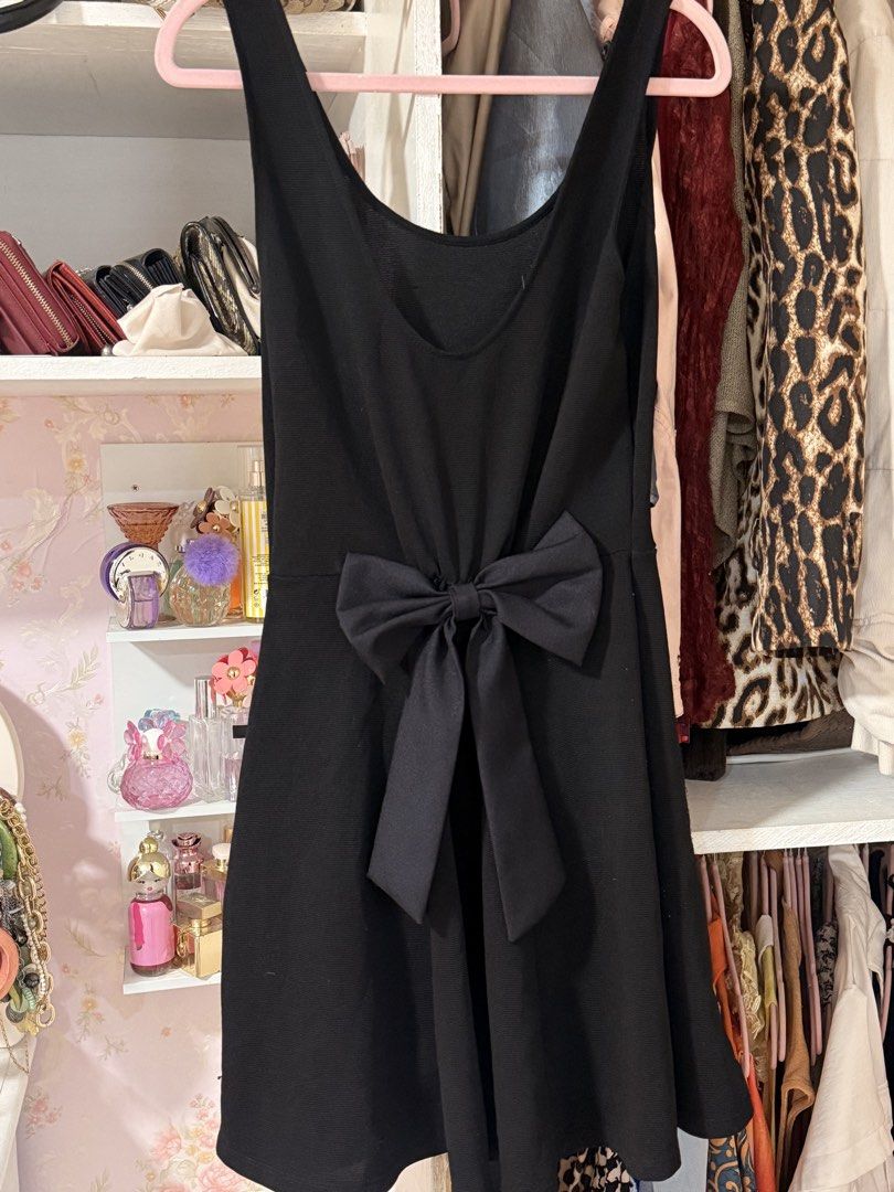 Reworked Black H&M Dress With Bow (Category: Dresses) located in Lapu Lapu. Submitted by bzzzzarah (Listing ID 1468799302, Image 2). Description: .