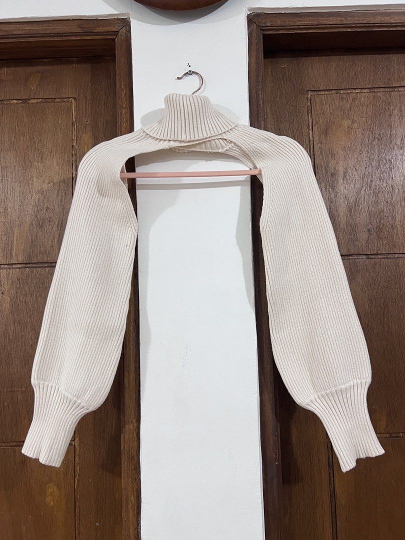 ribbed knit turtleneck sleeve scarf (Category: Others Tops) located in Bacoor. Submitted by pktd10 (Listing ID 1468794679, Image 2). Description: .