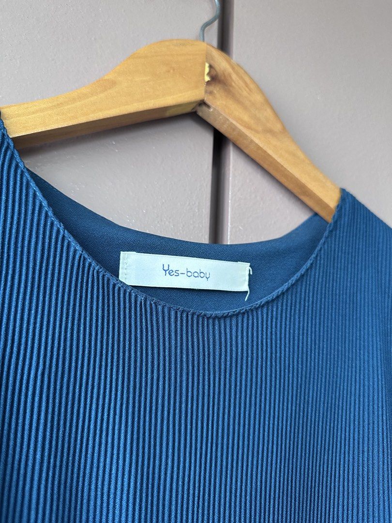 Ribbed top (Category: Sleeveless) located in Abucay. Submitted by closetofaca (Listing ID 1468799588, Image 3). Description: Bust: 40”.