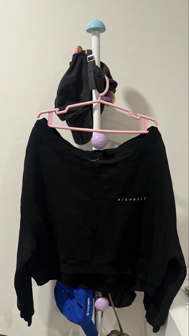 Richboyz Off Shoulder Sweatshirt (Category: Longsleeves) located in Makati City. Submitted by andrae.thomas (Listing ID 1468884424, Image 3). Description: - Brand/Style: Richboyz black crop sweatshirt - Material: Cotton blend with cozy fleece lining Size: L Location: Makati Meet up: Taft, DLSU, CSB Shipping: Lalamove.