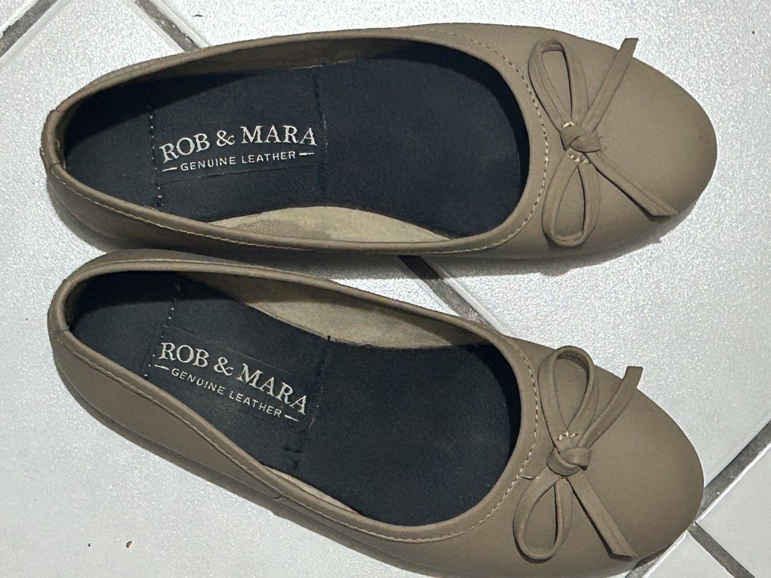 Rob & Mara Bella Ballet Flats in Beige (Category: Flats & Sandals) located in Davao. Submitted by the23rd_preloved (Listing ID 1468880016, Image 1). Description: - Brand: Rob & Mara - Bella in beige - Design: Rounded toe with a sweet front bow detail - Style: Easy slip-on design, great for work or weekend outfits - Condition: Clean, uppers in great shape, like new, barely used Brand new price at 1,990.