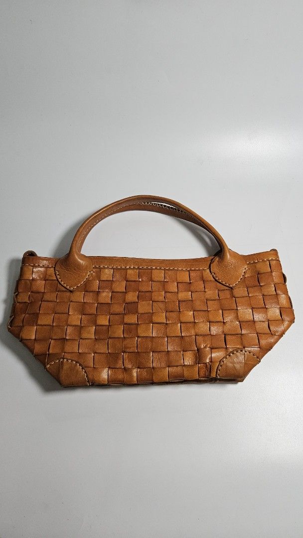 Robita Woven Leather Handbag Brown (Category: Shoulder Bags) located in Alfonso. Submitted by jbcamet (Listing ID 1468885095, Image 1). Description: - Brand: Robita - Material: Tan brown genuine leather with intricate all-over woven pattern - Style: Medium-sized bohemian everyday handbag - Handles: Double carrying handles with stitched detailing - Interior: Brown fabric lining with custom brand monogram pattern - Closure & Pockets: Secure magneti