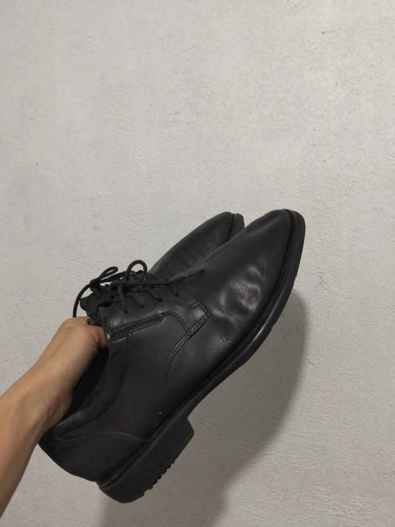Rockport Black Shoes (Category: Casual Shoes) located in El Salvador. Submitted by francheskaukayukay (Listing ID 1468751158, Image 1). Description: .