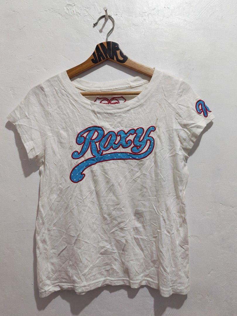 ROXY FOR HER (Category: Shirts) located in Pili. Submitted by janrypalmerodelima (Listing ID 1468882983, Image 1). Description: ROXY TOPS FOR HER DIMES: 17.5x20.5 CONDITION: EXCELLENT COLOR RATE: 10/10 ISSUE: NONE NEED WASH ONLY.