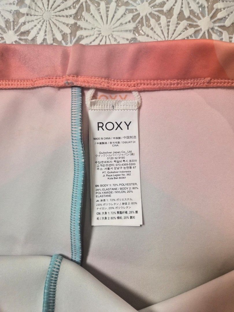 Roxy Geometric Pattern Athletic Leggings (Category: Activewear) located in Manila. Submitted by prelovedbyc.hannah (Listing ID 1468782796, Image 3). Description: - Brand: Roxy - Design: Bold geometric and tie-dye pattern in blue, pink, and yellow with metallic bronze ankle cuffs - Material: High-stretch polyester and elastane blend - Size: M - with yellowish stains please refer to the images.