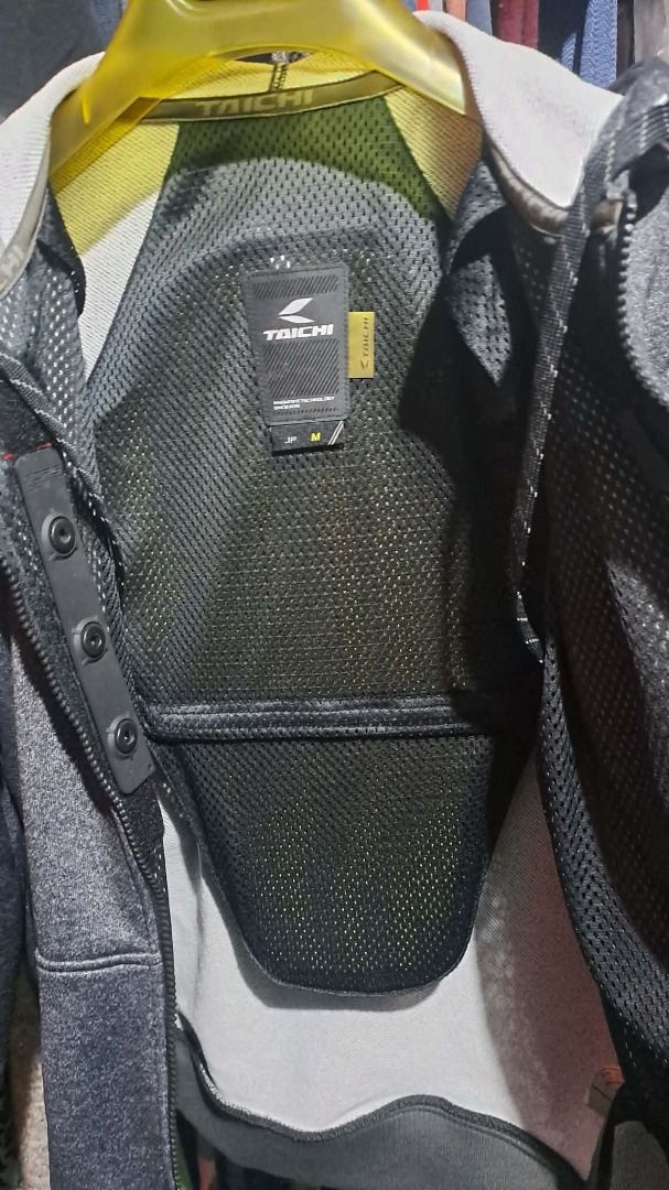 RS Taichi Jacket (Category: Helmets and other Riding Gears) located in Caloocan City. Submitted by epicfire_641796 (Listing ID 1468745098, Image 3). Description: FOR SALE: RS Taichi Condura Jacket Price: ₱9500 nego Size: Medium Sakto sa 70kg Mga boss, benta ko RS Taichi Condura ko. Bakit sulit: Condura tela makapal at matibay, pang-slide protection May CE armor na balikat at siko + lagayan ng backpad May hood protection sa ulan at dagdag sa porma