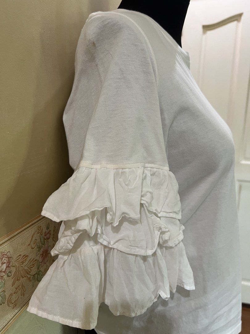 Ruffled sleeves top (Category: Blouses) located in Cabanatuan. Submitted by happythriftbyshidshin (Listing ID 1468716527, Image 2). Description: Well used but no issue.