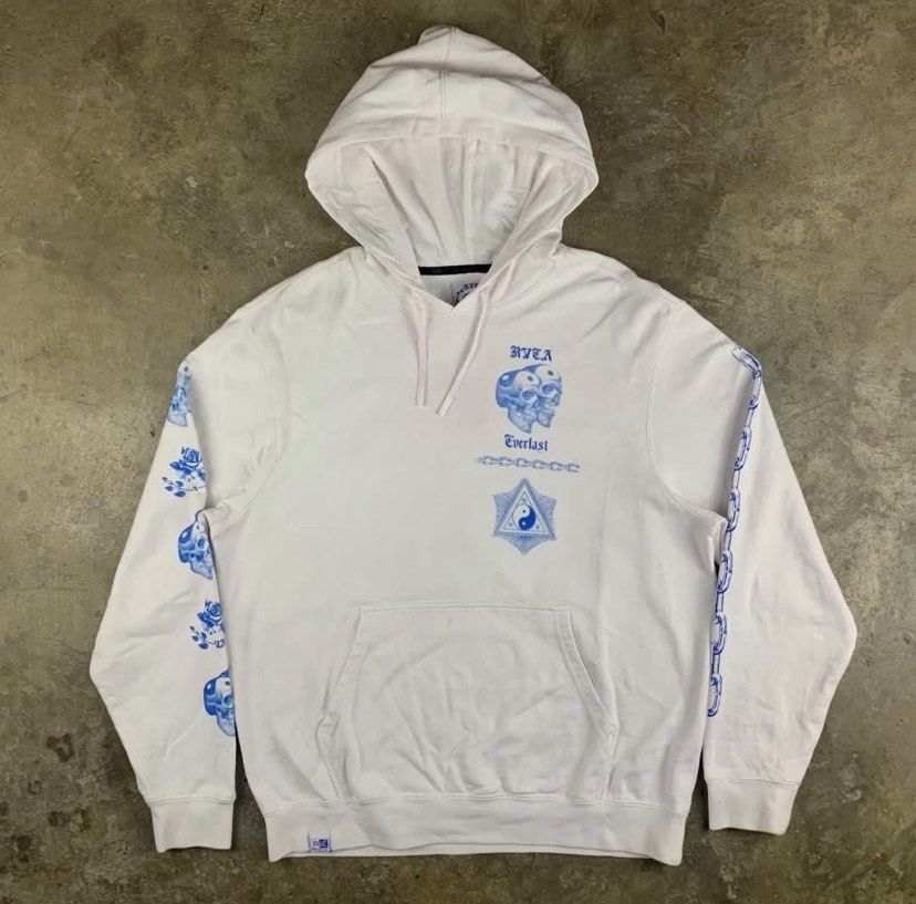 RVCA X EVERLAST BY BENJAMIN JEANJEAN (Category: Hoodies) located in Puerto Princesa. Submitted by kelvinfabr75674 (Listing ID 1468748880, Image 3). Description: Size M 21 width 27 length NO ISSUE EXCELLENT CONDITION Color rate 10📌.