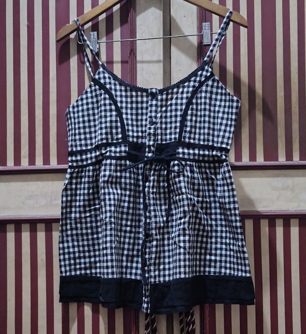 (S) Gingham Linen Baby Doll Top (Category: Sleeveless) located in Quezon City. Submitted by ginghamgirlie (Listing ID 1468729155, Image 2). Description: SIZE ON TAG: none BEST FITS: S MEASUREMENTS chest: 36 inches length: 27.5 inches 📌 PLEASE NOTE • Sizing is based on the actual measurements of the garment, not the tagged size. • Pre-owned pieces may differ from the tagged size due to stretching, shrinkage, wear, alterations, or labeling inconsi