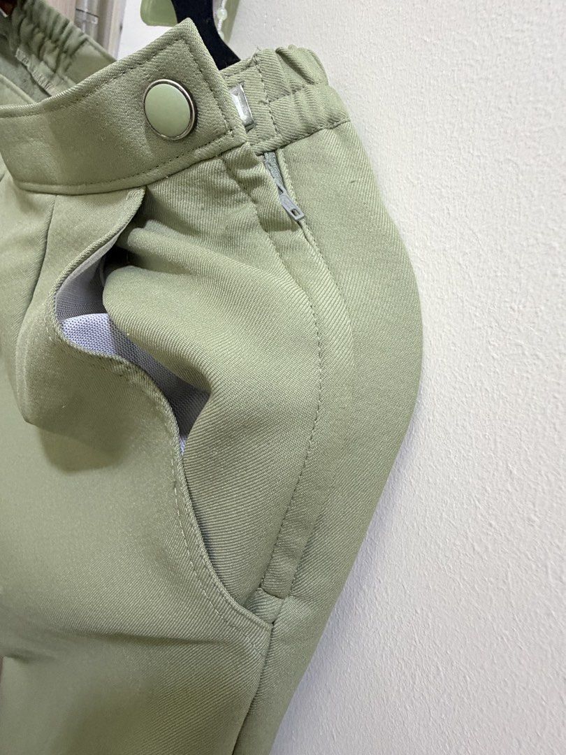 Sage green trouser (Category: Other Bottoms) located in Quezon City. Submitted by cozykath (Listing ID 1468911177, Image 3). Description: 30-32 garterized, side zipper.
