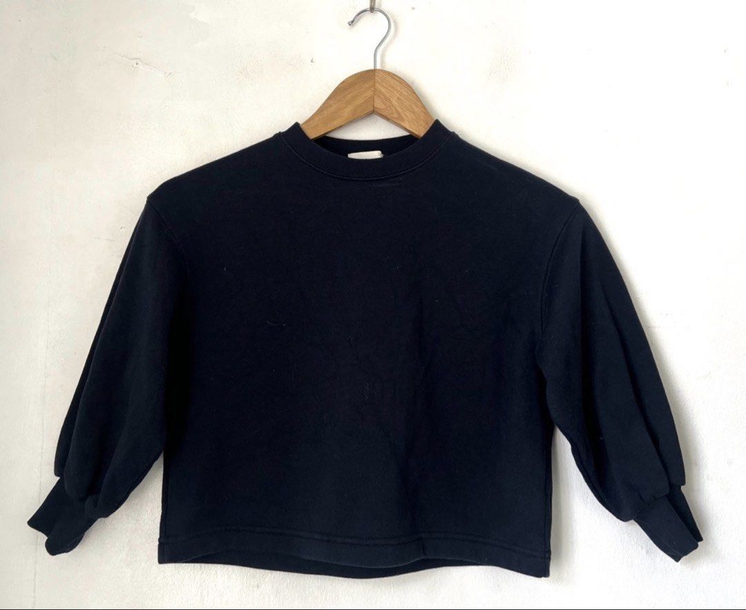 SALE‼️GU sweatshirt (Category: Babies & Kids Fashion) located in San Jose del Monte. Submitted by senorita_wella (Listing ID 1468739410, Image 1). Description: Size 120.