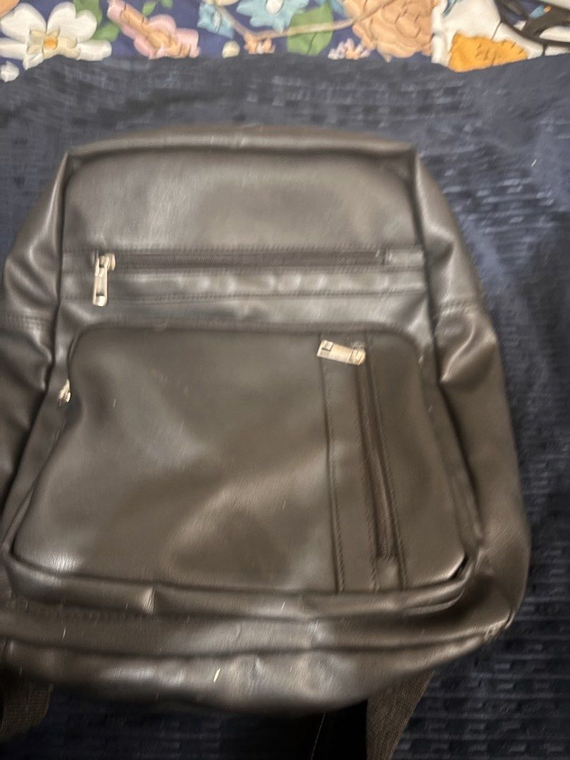 Salvatore Black Backpack (Category: Backpacks) located in Manila. Submitted by emembudols (Listing ID 1468737087, Image 1). Description: for decluttering - Salvatore Black Backpack -slightly used -no issues -buyer will shoulder sf.