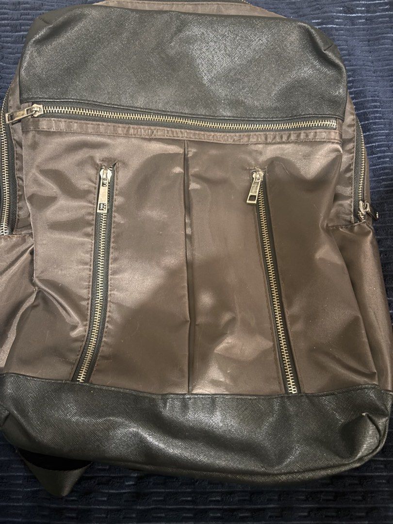 Salvatore Brown Backpack (Category: Backpacks) located in Manila. Submitted by emembudols (Listing ID 1468736872, Image 1). Description: for decluttering - Salvatore Backpack -Well-Used -Issues: Zippers are hard to close -buyer will shoulder sf.