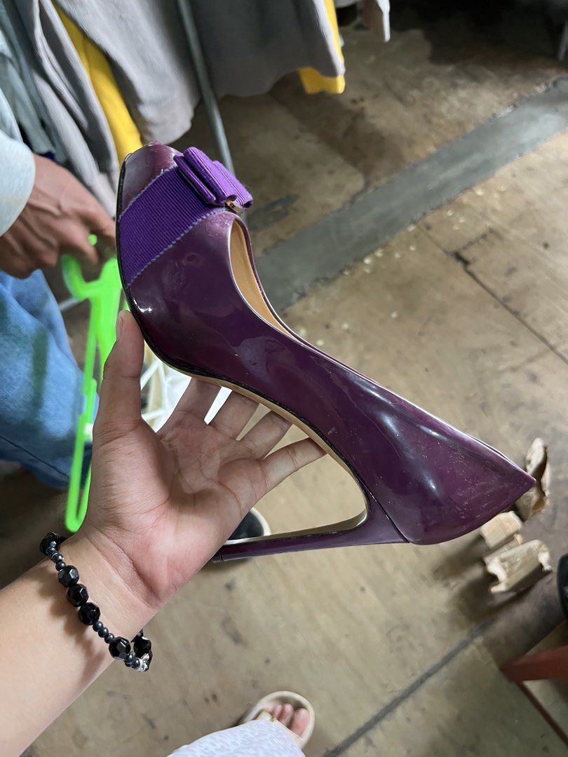 Salvatore ferragamo vara bow pump (Category: Heels) located in Puerto Princesa. Submitted by kaydeclutter16 (Listing ID 1468729506, Image 1). Description: Need wash because this shoe is from ukay so manage your expectations ladies✨.