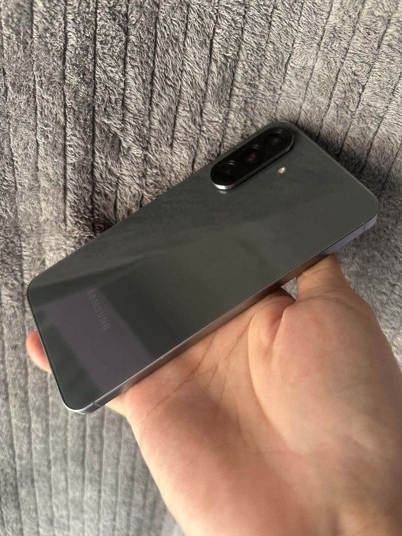 Samsung A56 5G (Category: Samsung) located in Manila. Submitted by newtiger_4396d9 (Listing ID 1468786103, Image 2). Description: Samsung A56 5G 256GB 12K For Sure Buyer Today All Good Condition All Smooth/Clean Body and Screen RFS: Backed Up Phone Only Kung Sino Makakakuha Sobrang Panalo Dahil Back Up Phone ko lang po eto Sobrang Fresh po ng Unit.