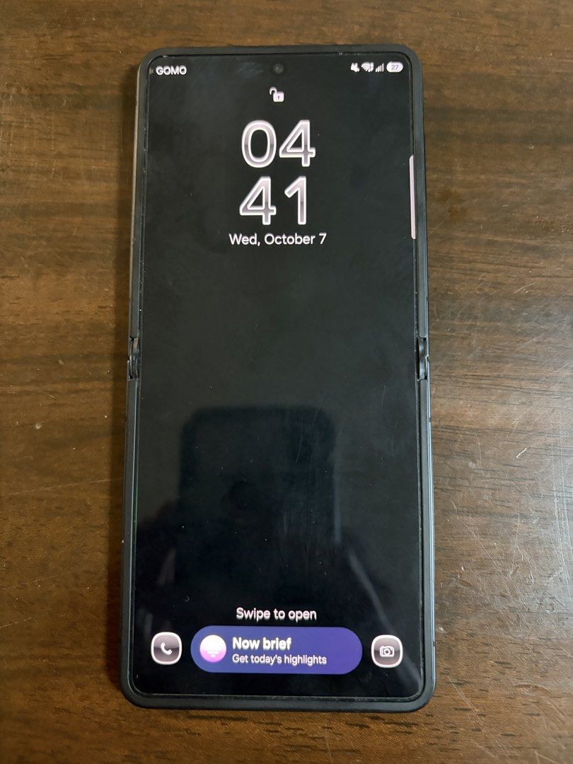 Samsung Flip 7 (Category: Samsung) located in Pasay City. Submitted by rdlf16 (Listing ID 1468926812, Image 1). Description: - Brand/Model: Samsung Flip 7 - Type: Foldable Smartphone - Color: Dark Grey / Black finish - Condition: Good working condition with major cosmetic wear/scuffs on the outer edges - Features: Dual rear cameras, vibrant main display, compact foldable design - Meetup Locations: SM City Santa Rosa, Pavillion Mall Biñan, Robinso