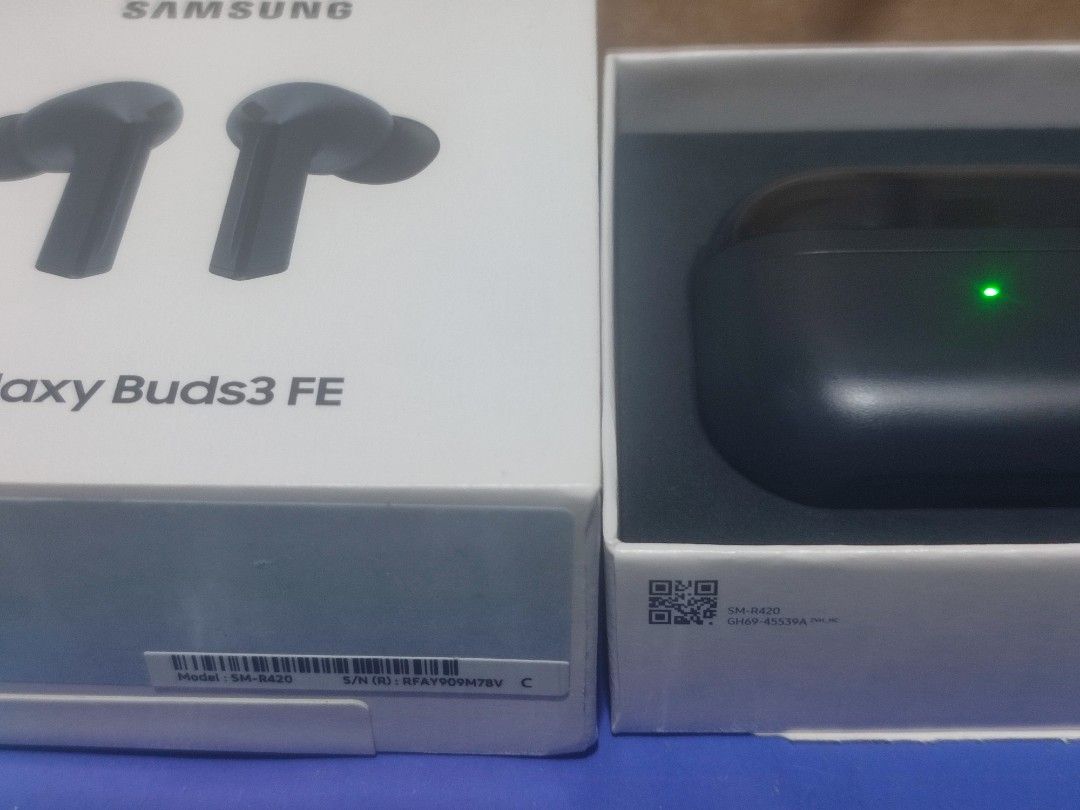Samsung Galaxy Buds3 FE Wireless Earbuds (Category: Earphones) located in Valenzuela. Submitted by oldbutgoods (Listing ID 1468870073, Image 2). Description: - Brand: Samsung Galaxy Buds3 FE - Color: Dark Grey - Condition: Brand new, opened only for testing - Inclusions: Charging case, box and manual, extra silicon eartips - Key Features: Active noise cancellation and seamless touch controls - Compatibility: Ready for instant pairing with Android