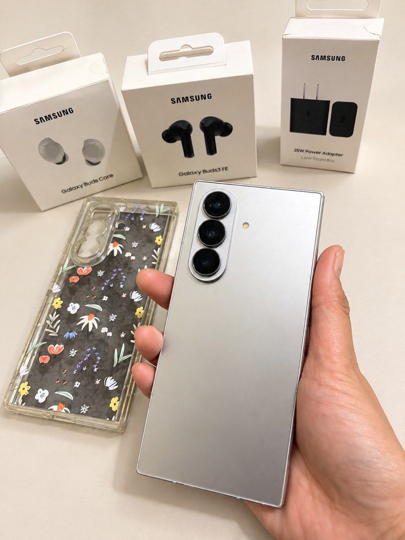 Samsung Galaxy Fold 7 (512GB) (Category: Other Gadgets) located in San Pedro. Submitted by cathy_paras (Listing ID 1468746686, Image 2). Description: 📱 SAMSUNG GALAXY Z FOLD7 512GB — FOR SALE ✨ 512GB Storage ✨ Openline / Factory Unlocked 🇵🇭 NTC Registered 🎧 Samsung Galaxy Buds Core 🎧 Samsung Galaxy Buds3 FE 🔌 Unused & Brand New Samsung 25W Charger ❌ Original box misplaced ⚠️ CONDITION DISCLOSURE: May peeling/chips sa side/frame near the hin