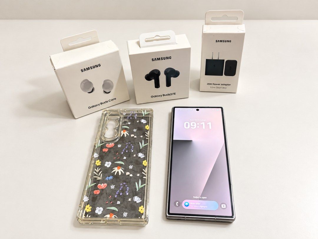 Samsung Galaxy Fold 7 (512GB) (Category: Other Gadgets) located in San Pedro. Submitted by cathy_paras (Listing ID 1468746686, Image 1). Description: 📱 SAMSUNG GALAXY Z FOLD7 512GB — FOR SALE ✨ 512GB Storage ✨ Openline / Factory Unlocked 🇵🇭 NTC Registered 🎧 Samsung Galaxy Buds Core 🎧 Samsung Galaxy Buds3 FE 🔌 Unused & Brand New Samsung 25W Charger ❌ Original box misplaced ⚠️ CONDITION DISCLOSURE: May peeling/chips sa side/frame near the hin