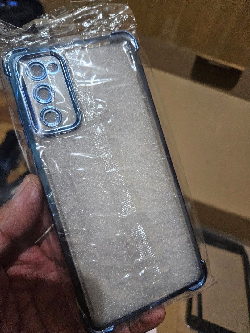 Samsung S20 FE casing brandnew sealed (Category: Cases & Sleeves) located in Quezon City. Submitted by kizuke (Listing ID 1468905526, Image 2). Description: Samsung S20 FE casing (blue) brand new sealed..