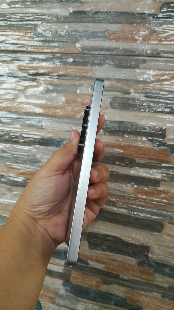 SAMSUNG S25 ULTRA (Category: Samsung) located in Taguig. Submitted by letcarmz (Listing ID 1468856725, Image 2). Description: FOR SALE / SWAP ( PREF ADD CASH ) NO ISSUE NO HIDDEN ISSUE CHECK TO SAWA! MAKINIS PO COMPLETE W/ BOX AND RESIBO ALMOST 2MONTHS OLD WITH PROTECTOR BACK AND FRONT AND CAMERA 👍.