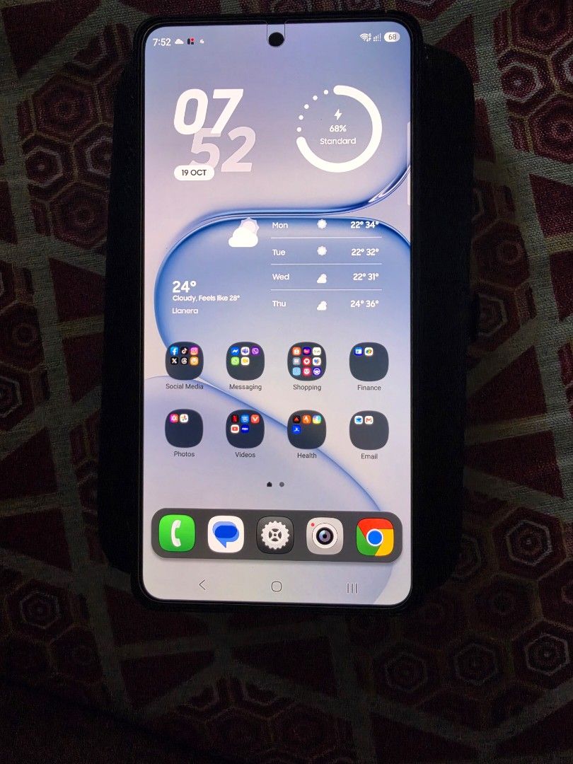 Samsung S26, 512GB (Category: Samsung) located in Cabanatuan. Submitted by cdrcbv (Listing ID 1468930136, Image 1). Description: FOR SALE: Samsung Galaxy S26 (Base Model) Model: Samsung Galaxy S26 (Base), Color: Dark Matte Gray Warranty: Until March 2026 Unit: NTC-Approved Network: Factory Unlocked Inclusions: - Original box - Digital receipt - Charging cable Features: - Sleek and premium design - Compact and powerful flagship phone - Great for e