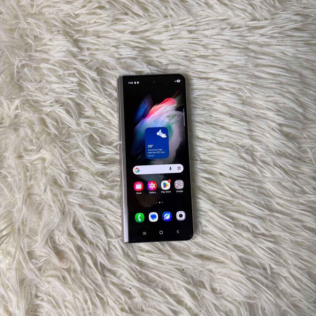 Samsung Z Fold 3 512gb (Category: Samsung) located in Manila. Submitted by sainz1655 (Listing ID 1468775879, Image 2). Description: Samsung Galaxy Z Fold 3 12 GB RAM 512 GB ROM Snapdragon 888 5g Open line Issue: fold mark (doesn’t affect the performance) 📍Don Antonio, Quezon City Available Meetup around QC Delivery Nationwide.