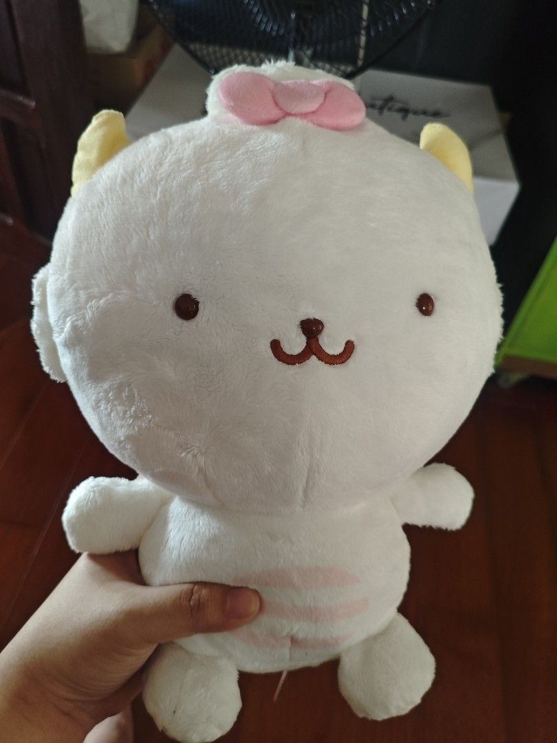 Sanrio Gaopoweroo (Category: Plushies & Soft Toys) located in San Miguel. Submitted by wallingsott (Listing ID 1468873871, Image 1). Description: - Authentic FuRyu Sanrio prize item - Features a cute white plush character with yellow horns, pink bow, and green ribbon tail - Super soft, huggable material and clean surface - Original tag still attached on the back - Perfect for Sanrio collectors and gifts.