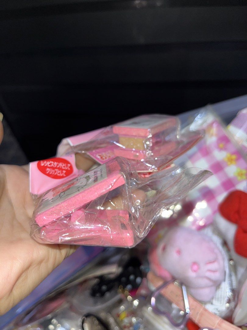 Sanrio Hello Kitty Pink Memo Clip Holder (Category: Character Goods) located in Manila. Submitted by janetecson05 (Listing ID 1468929281, Image 2). Description: - Item: Authentic Sanrio Kitty promo clips from Takara Japan - Condition: Brand new, unopened in original packaging - Multifunctional: Doubles as a cute recipe stand or memo holder - Design: Features adorable Kitty graphics and official branding details - Perfect for Sanrio collectors or 