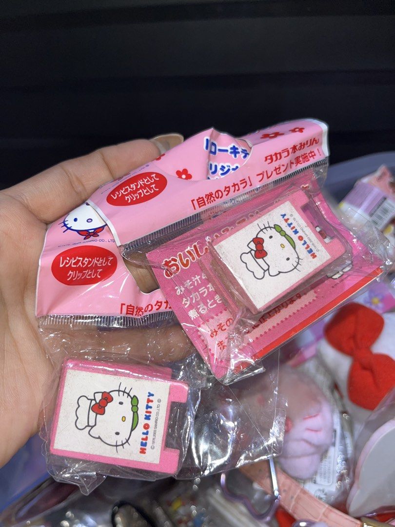Sanrio Hello Kitty Pink Memo Clip Holder (Category: Character Goods) located in Manila. Submitted by janetecson05 (Listing ID 1468929281, Image 1). Description: - Item: Authentic Sanrio Kitty promo clips from Takara Japan - Condition: Brand new, unopened in original packaging - Multifunctional: Doubles as a cute recipe stand or memo holder - Design: Features adorable Kitty graphics and official branding details - Perfect for Sanrio collectors or 