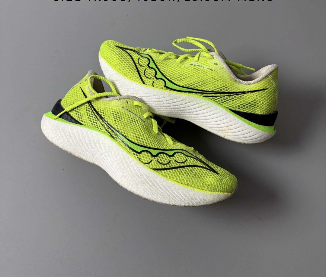 SAUCONY ENDORPHIN PRO 3 (Category: Sneakers) located in Guagua. Submitted by sweetboyy (Listing ID 1468865775, Image 1). Description: SAUCONY ENDORPHIN PRO 3 SIZE 11.5US / 46EUR/29.5CM MENS.