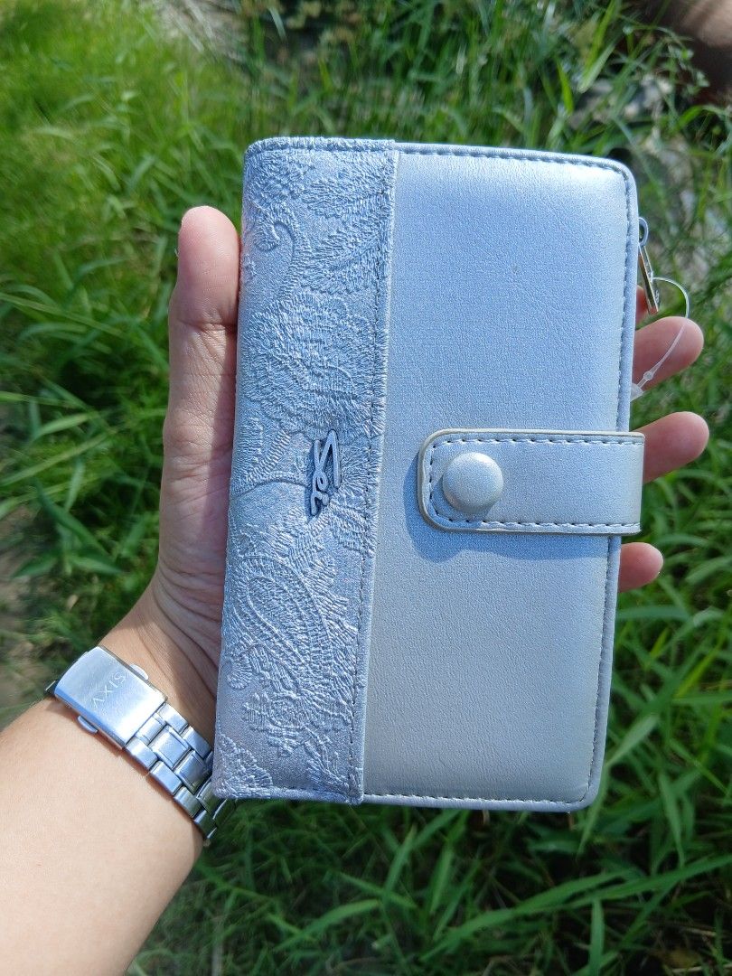 Sei Metalic Grey Bifold wallet imported (Category: Wallets & Card holders) located in Calumpit. Submitted by collectionspurses (Listing ID 1468764572, Image 3). Description: one only, new, imported, og brand, kakaiba unique.