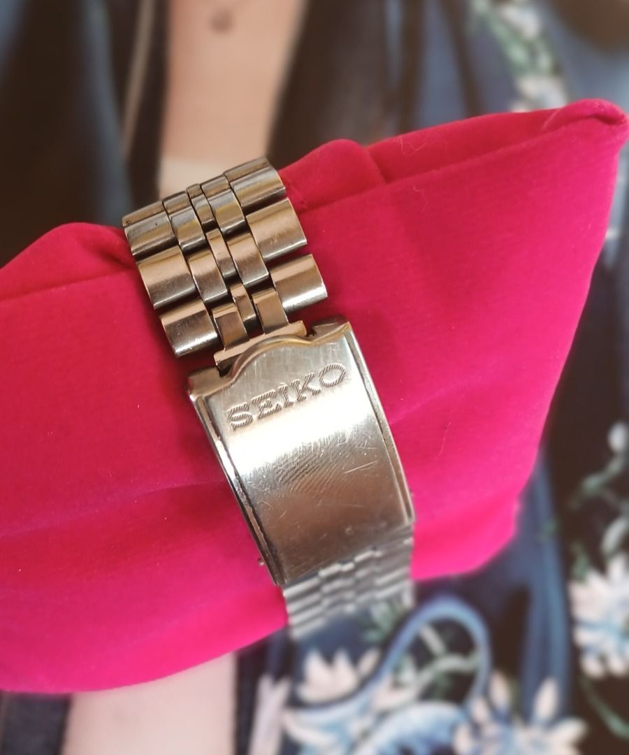 Seiko 5 Automatic Stainless Steel Watch (Category: Men's Watches) located in Pasay City. Submitted by purefox-b7f3 (Listing ID 1468773640, Image 3). Description: - Brand/Model: Vintage Seiko 5 Automatic (please see back ID #) - Movement: Ref. 7009-8031 (Serial: 164817) - Dial: Dark dial with gold-toned markers, Roman numerals at 12 and 6, and a 3 o'clock day-date window - Bracelet: Stainless steel jubilee bracelet with signed folding clasp - Cond