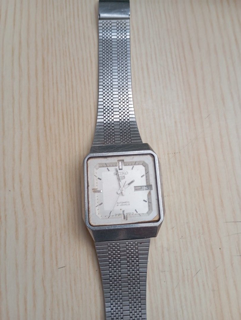 Seiko automatic (Category: Men's Watches) located in Las Pinas. Submitted by quick_deals_great_finds2 (Listing ID 1468736448, Image 2). Description: Original vintage automatic Good working condition 35mm medium fits wrist 7.2 inches.