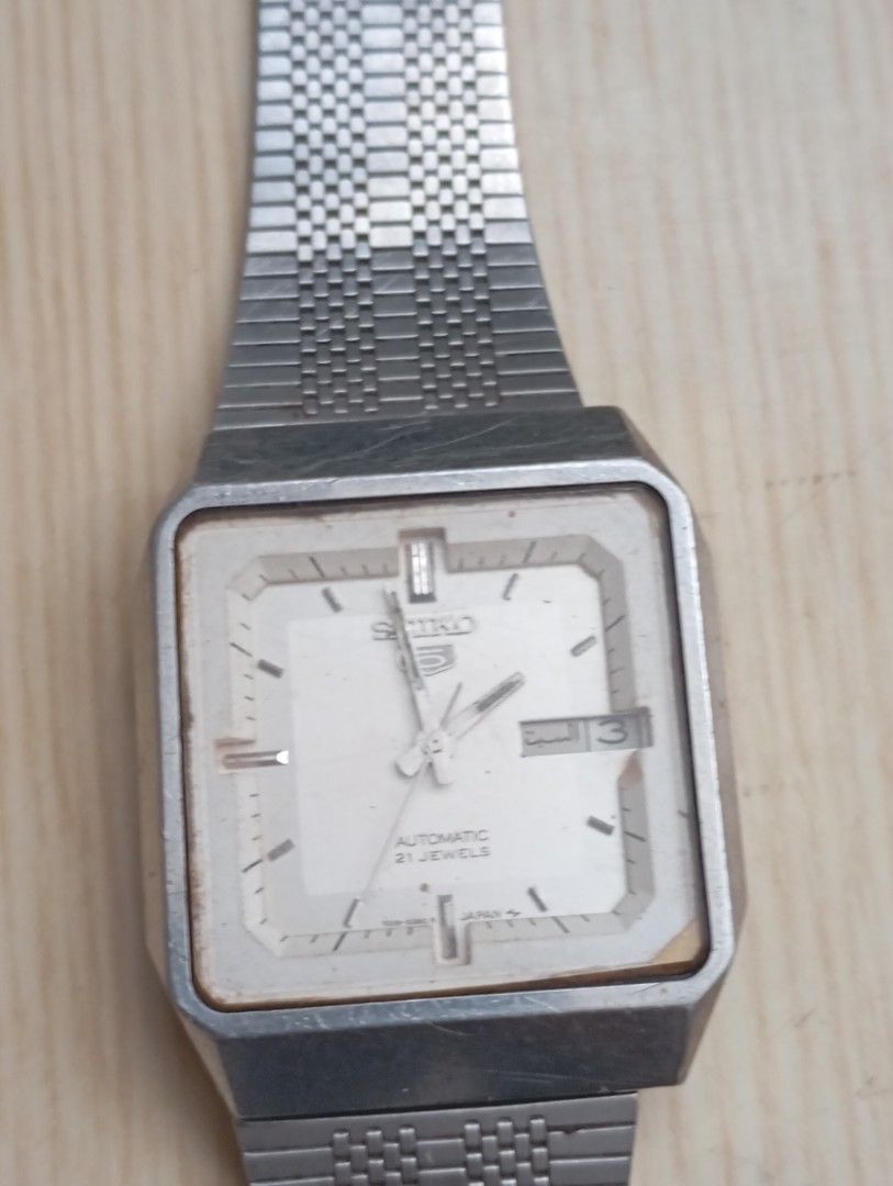 Seiko automatic (Category: Men's Watches) located in Las Pinas. Submitted by quick_deals_great_finds2 (Listing ID 1468736448, Image 1). Description: Original vintage automatic Good working condition 35mm medium fits wrist 7.2 inches.