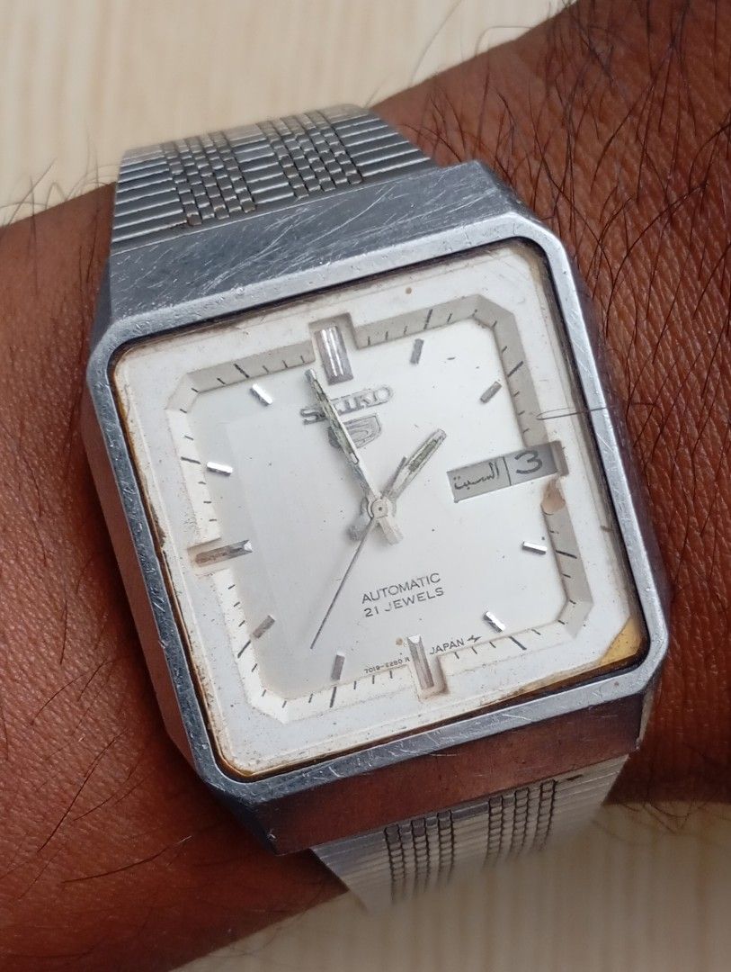 Seiko automatic (Category: Men's Watches) located in Las Pinas. Submitted by quick_deals_great_finds2 (Listing ID 1468736448, Image 3). Description: Original vintage automatic Good working condition 35mm medium fits wrist 7.2 inches.
