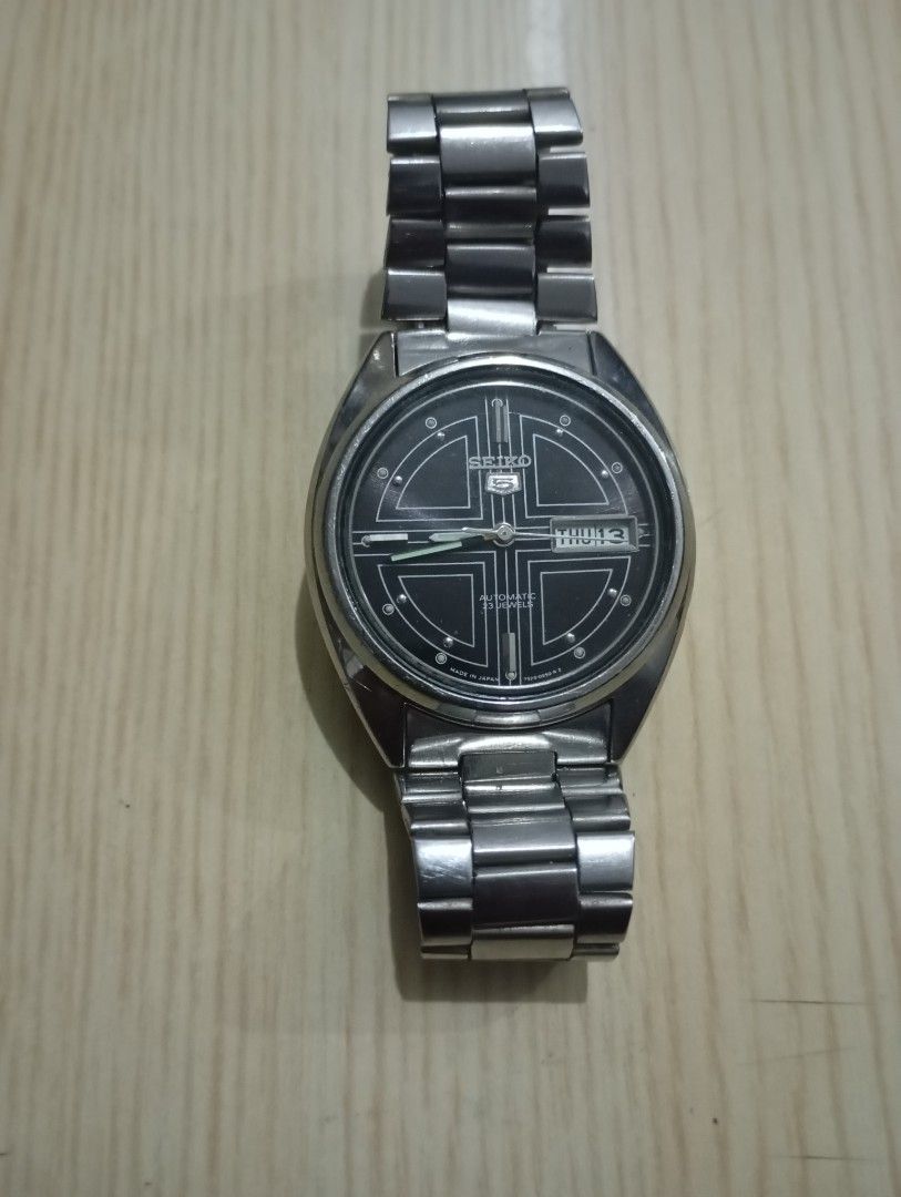 Seiko automatic (Category: Men's Watches) located in Las Pinas. Submitted by quick_deals_great_finds2 (Listing ID 1468846269, Image 2). Description: Original good working condition 35mm fits wrist 7 inches.