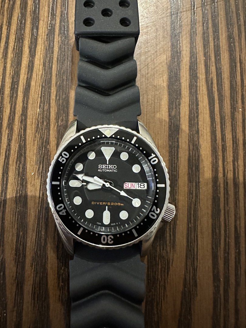 Seiko Automatic Diver's 200m Watch 7S26-0030 (Category: Men's Watches) located in Caloocan City. Submitted by alexandre12 (Listing ID 1468899078, Image 2). Description: - Brand/Model: Seiko Automatic Diver Watch - Dial: Classic black with day-date window at 3 o'clock - Bezel: Smoothly rotating bezel - Lume: Highly luminous hands and hour markers for night visibility - Case & Strap: Stainless steel case paired with a durable black rubber strap and