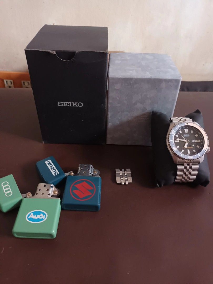Seiko diver automatic (Category: Men's Watches) located in Manila. Submitted by gooddealsmnl (Listing ID 1468759061, Image 3). Description: Seiko Divers 200 meters automatic Authentic Good condition. Presentable. Runs smooth. With Box. Manual. extra links. 2 refillble metal lighter. Rfs: unloading stuff Binondo area meetup Thank You po.