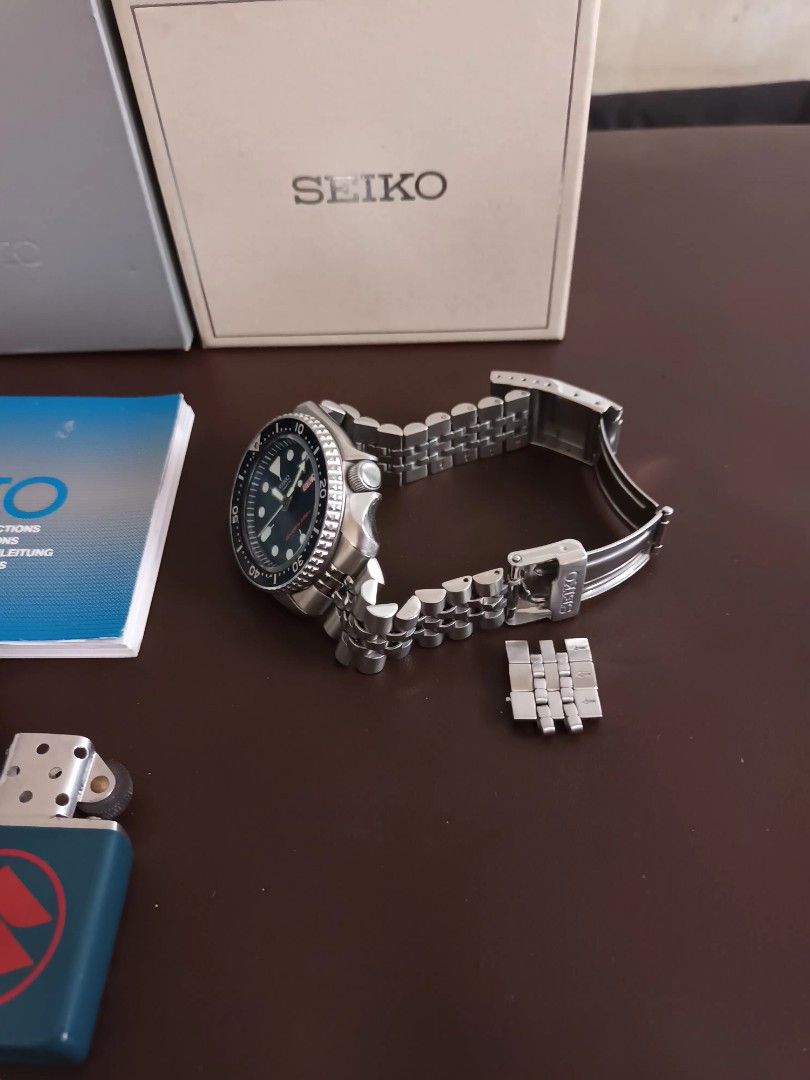 Seiko diver automatic citizen (Category: Men's Watches) located in Manila. Submitted by gooddealsmnl (Listing ID 1468735490, Image 3). Description: Seiko Divers 200 meters Skx007 Good Condition. Presentable. Runs smooth Include: Box.Manual. extra links. 2 metal refillable lighter Rfs: unloading stuff Binondo area meetup Thank You po.