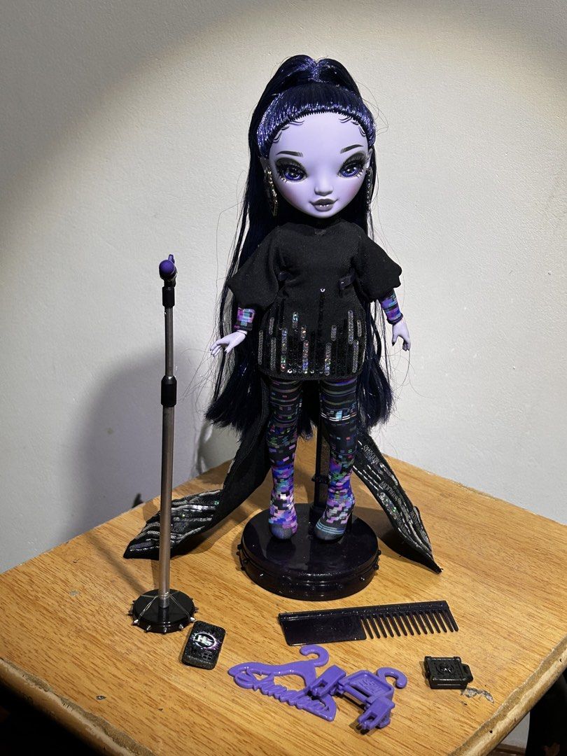 Shadow High Reina “Glitch” Crowne (Category: Designer & Blind Box Toys) located in Manila. Submitted by mjcollects (Listing ID 1468831141, Image 1). Description: WYSIWYG RFS: Decluttering Complete Accessories, minimal dirt on her top Buyer will pay for shipping MOP: Gcash .