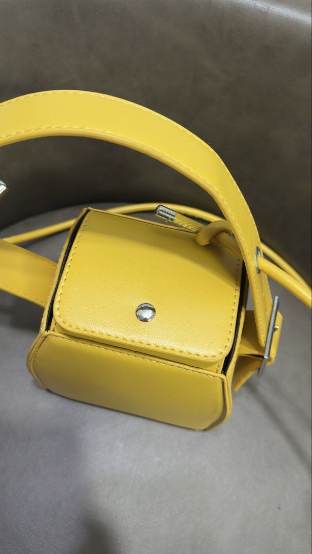 Shein Basket Bag (Category: Cross-body Bags) located in Batangas. Submitted by closetofmaria (Listing ID 1468713032, Image 3). Description: Hi! rfs: decluttering.