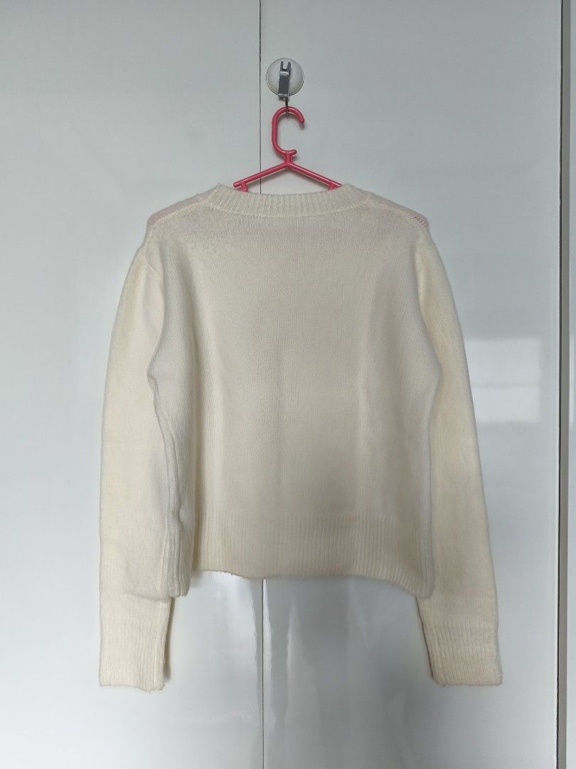 Shein Beige Knit Longsleeve Sweater (Category: Longsleeves) located in Manila. Submitted by smilefashion08 (Listing ID 1468716850, Image 2). Description: Fits XS-S.