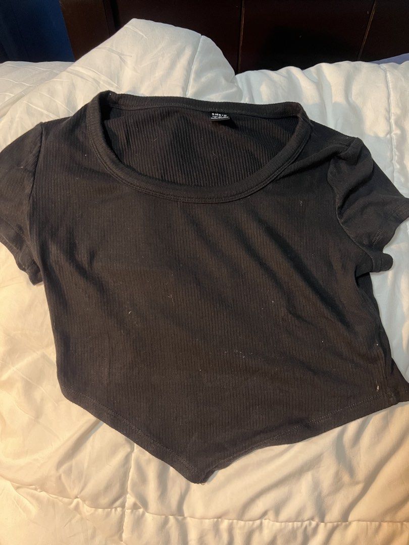 Shein Black Ribbed Crop Top Size S (Category: Sleeveless) located in Marikina City. Submitted by yssacee (Listing ID 1468921844, Image 1). Description: - Brand: Shein - Size: Small - Color: Black - Material: Stretchy ribbed fabric - Design: Short sleeves, scoop neck, and unique pointed front hem - shipping from lower antipolo rizal.