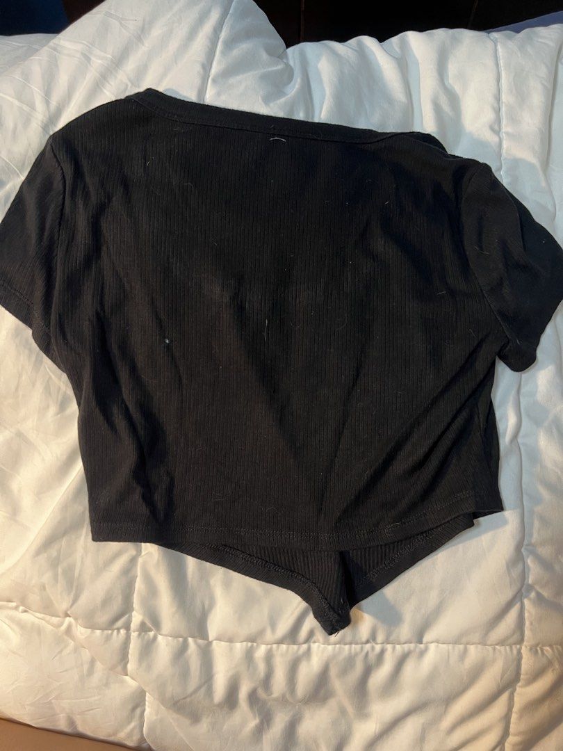 Shein Black Ribbed Crop Top Size S (Category: Sleeveless) located in Marikina City. Submitted by yssacee (Listing ID 1468921844, Image 2). Description: - Brand: Shein - Size: Small - Color: Black - Material: Stretchy ribbed fabric - Design: Short sleeves, scoop neck, and unique pointed front hem - shipping from lower antipolo rizal.