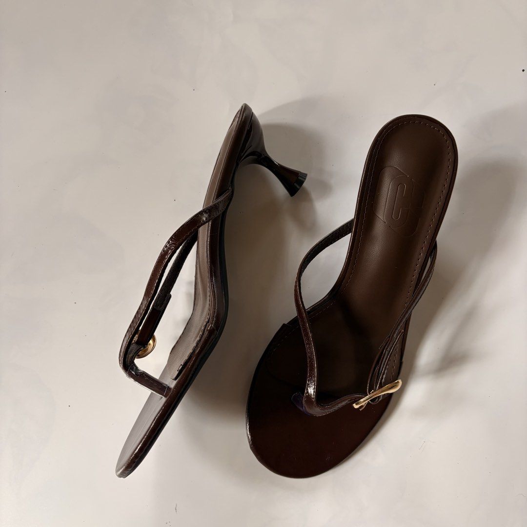 Shein brown thong heels (Category: Heels) located in Quezon City. Submitted by kaelian_couture (Listing ID 1468823022, Image 3). Description: .