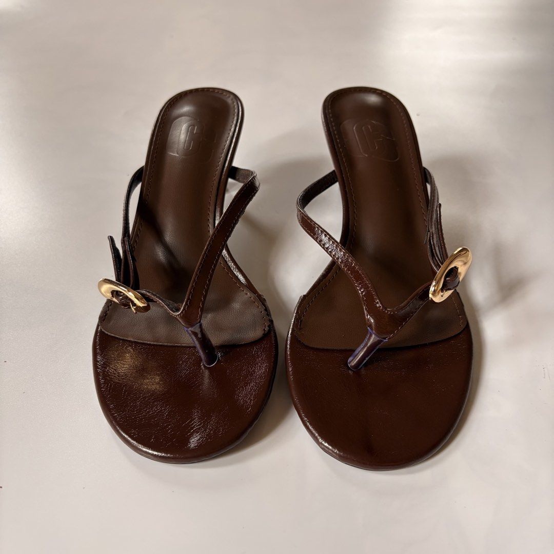 Shein brown thong heels (Category: Heels) located in Quezon City. Submitted by kaelian_couture (Listing ID 1468823022, Image 2). Description: .