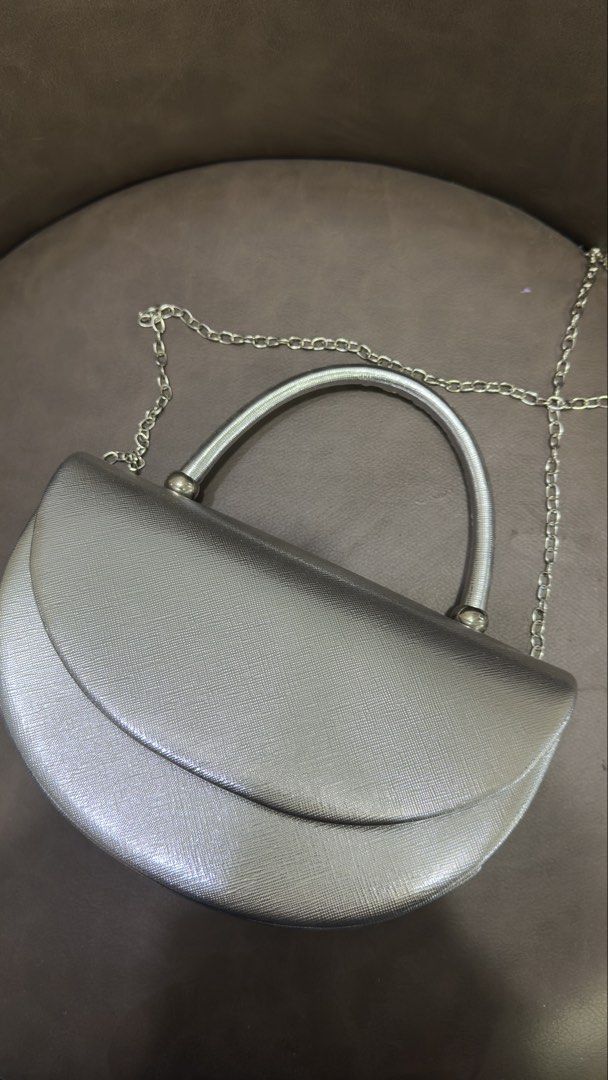 Shein Moon Bag Silver (Category: Purses & Pouches) located in Batangas. Submitted by closetofmaria (Listing ID 1468713432, Image 2). Description: Rfs: decluttering used only once.