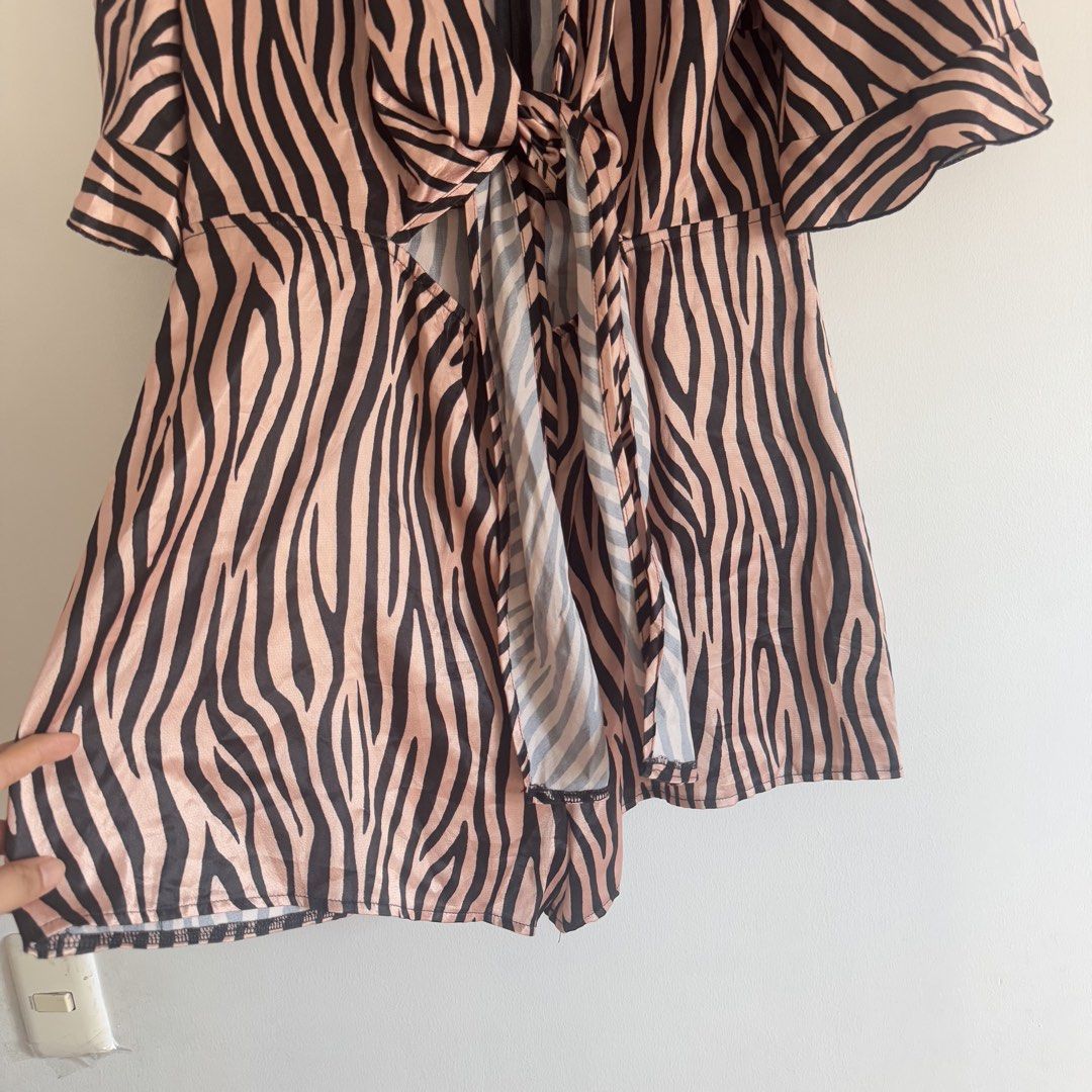 Shein romper (Category: Rompers) located in Manila. Submitted by apparella.ph (Listing ID 1468713634, Image 3). Description: Super pretty 10/10 Bust.32 Waist.36-36 Length:34 .