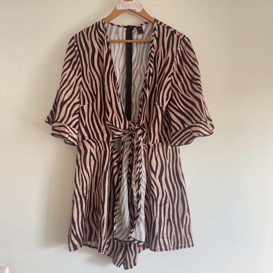 Shein romper (Category: Rompers) located in Manila. Submitted by apparella.ph (Listing ID 1468713634, Image 1). Description: Super pretty 10/10 Bust.32 Waist.36-36 Length:34 .